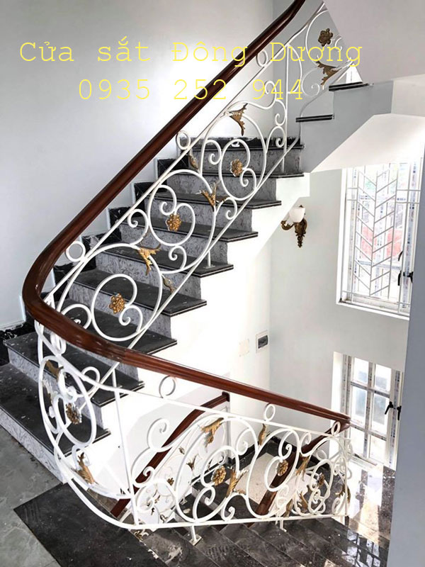 Cầu thang sắt giá rẻ Đà Nẵng