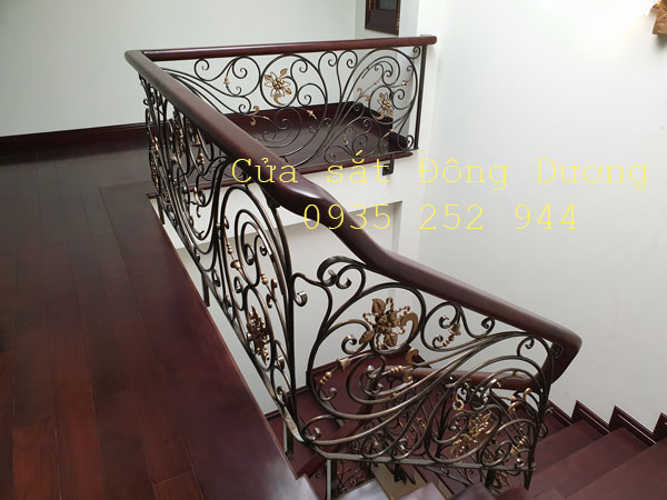 Cầu thang sắt mỹ thuật Đà Nẵng