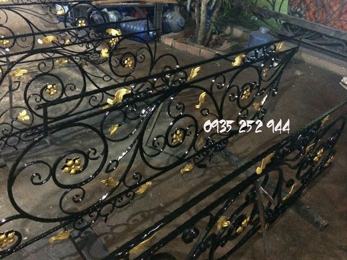 Cầu thang sắt mỹ thuật tại Đà Nẵng