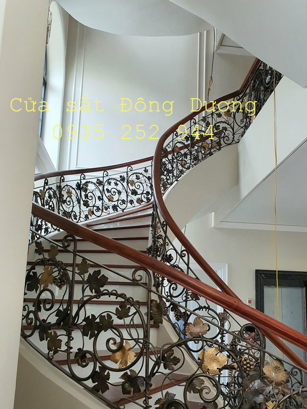 Cầu thang sắt nghệ thuật Đà Nẵng