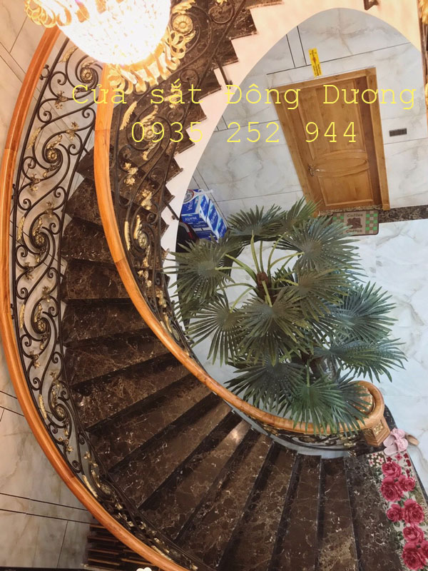 Cầu thang sắt tại Đà Nẵng