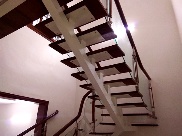 Cầu thang xương cá đẹp tại Đà Nẵng