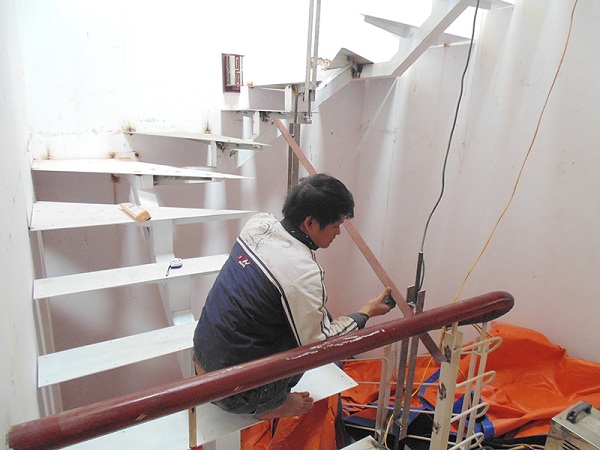 Cầu thang xương cá đẹp tại Đà Nẵng