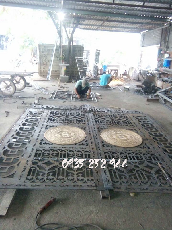 Làm cổng sắt mỹ thuật đẹp “mười phân vẹn mười” tại Đà Nẵng