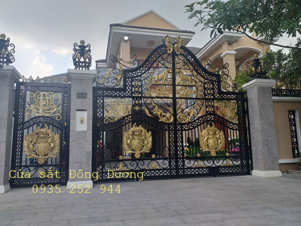 Cổng sắt tại Đà Nẵng