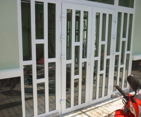 Cửa sắt giả gỗ đẹp