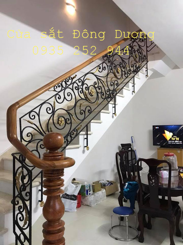Mẫu cầu thang sắt đơn giản Đà Nẵng