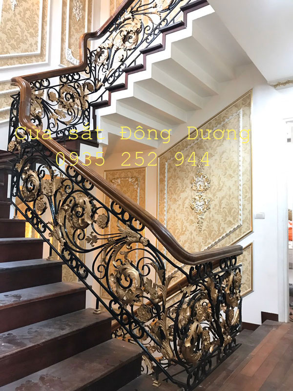 Mẫu cầu thang sắt tay vịn gỗ đẹp Đà Nẵng