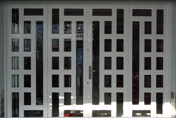 Mẫu cửa sắt giả gỗ